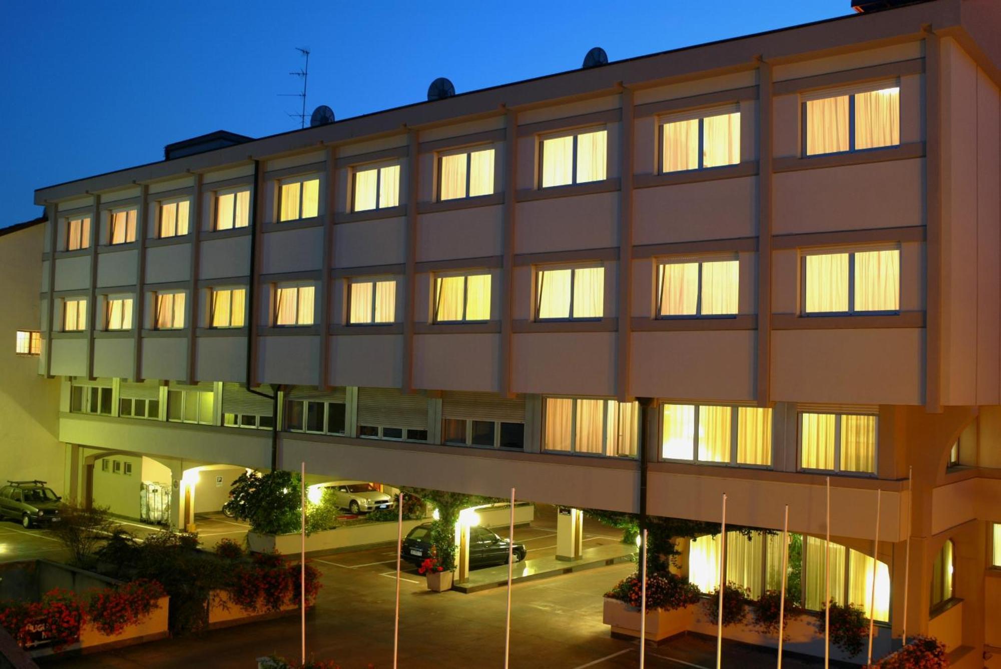 Augustus Hotel Biella Eksteriør bilde