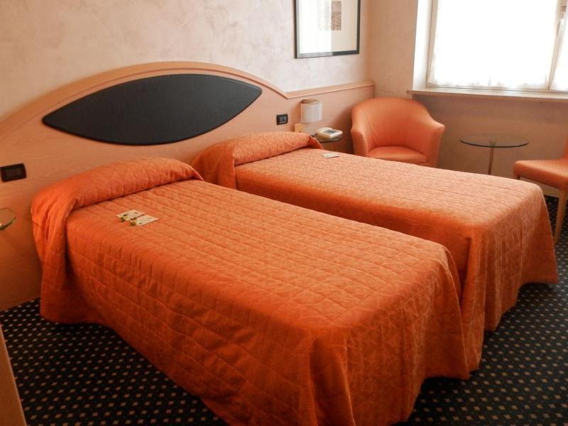 Augustus Hotel Biella Eksteriør bilde