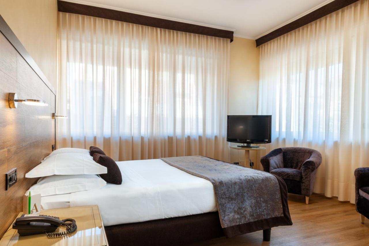 Augustus Hotel Biella Eksteriør bilde