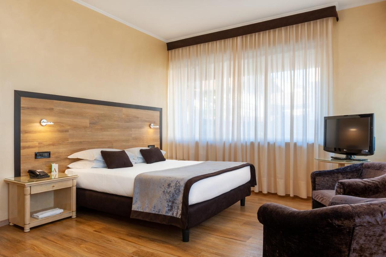 Augustus Hotel Biella Eksteriør bilde